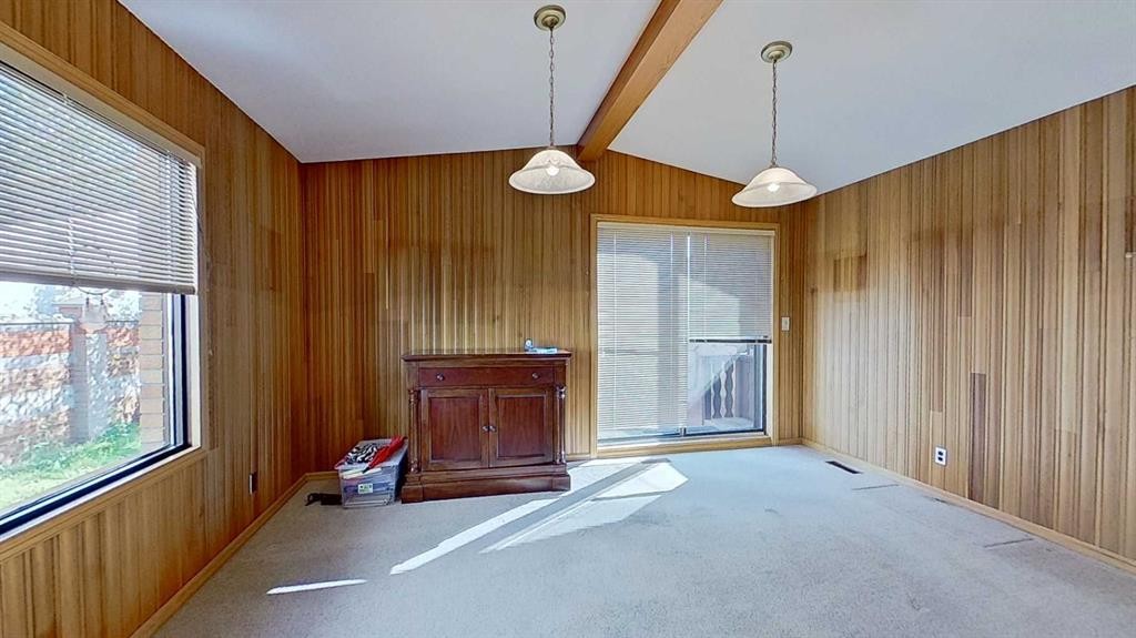 47 Montrose Crescent Ne, Calgary, AB - Indoor Photo Showing Other Room