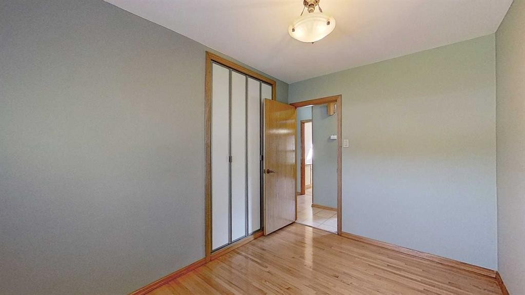 47 Montrose Crescent Ne, Calgary, AB - Indoor Photo Showing Other Room