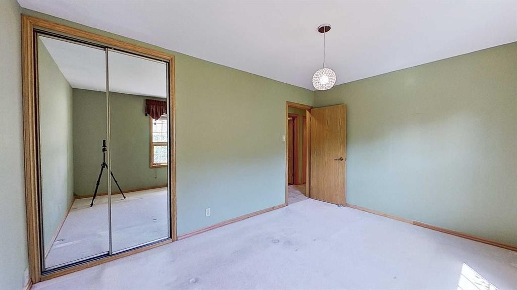 47 Montrose Crescent Ne, Calgary, AB - Indoor Photo Showing Other Room