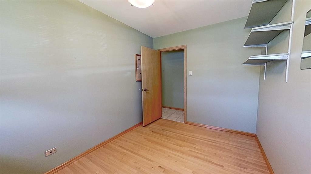 47 Montrose Crescent Ne, Calgary, AB - Indoor Photo Showing Other Room