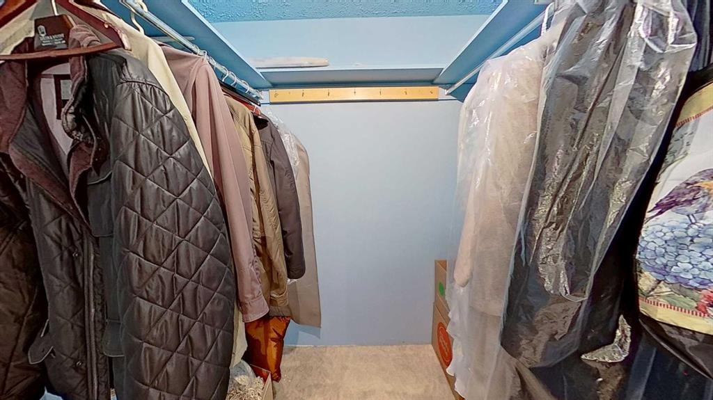 47 Montrose Crescent Ne, Calgary, AB - Indoor With Storage