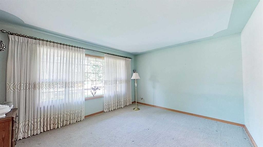 47 Montrose Crescent Ne, Calgary, AB - Indoor Photo Showing Other Room