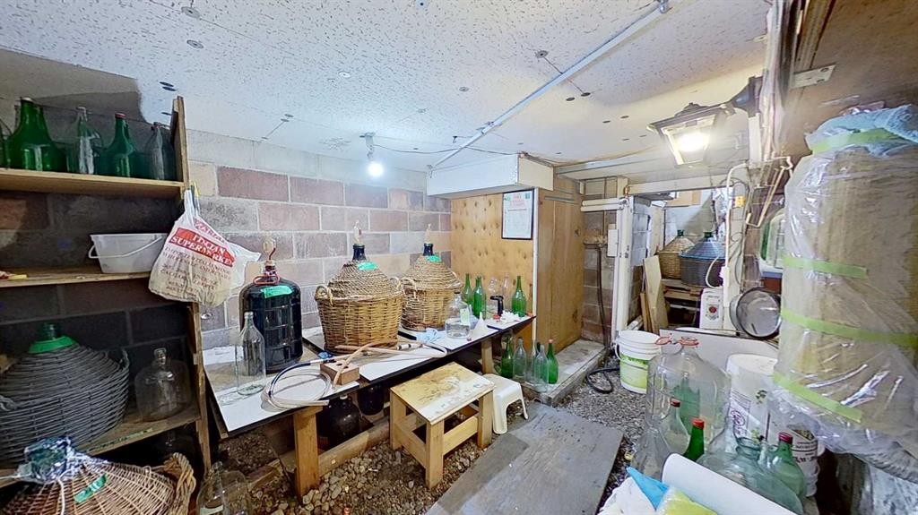 47 Montrose Crescent Ne, Calgary, AB - Indoor