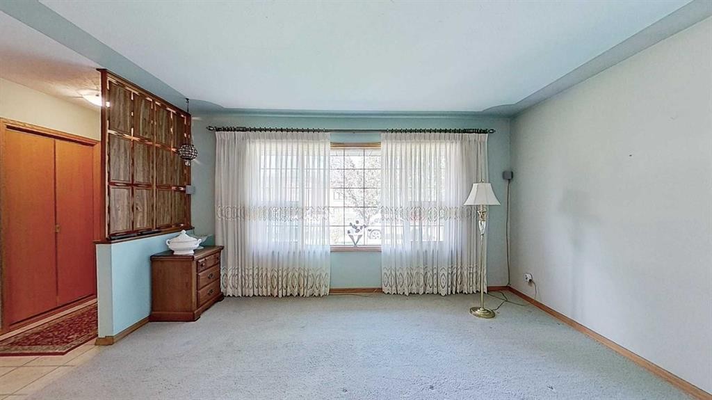 47 Montrose Crescent Ne, Calgary, AB - Indoor Photo Showing Other Room