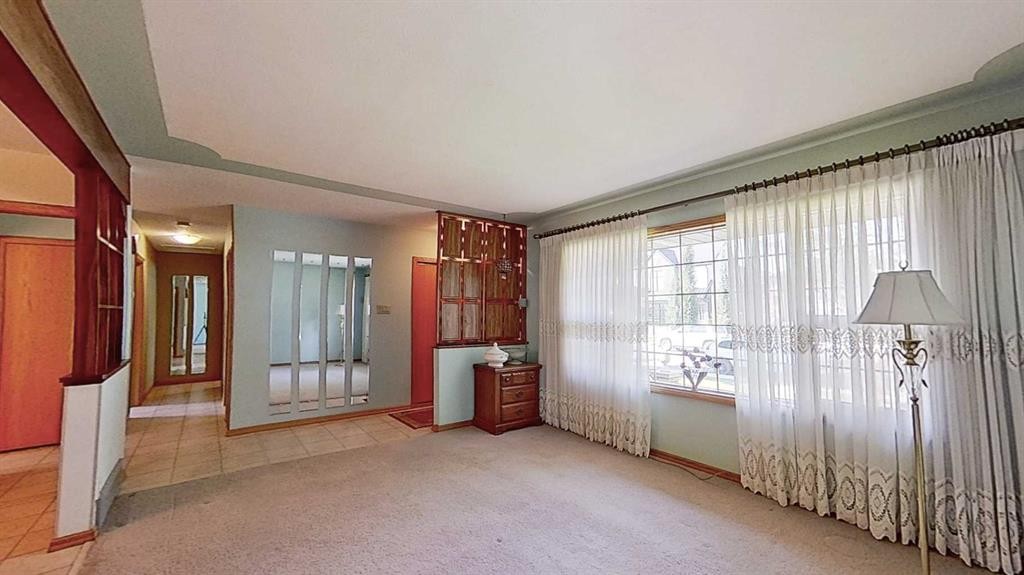 47 Montrose Crescent Ne, Calgary, AB - Indoor Photo Showing Other Room