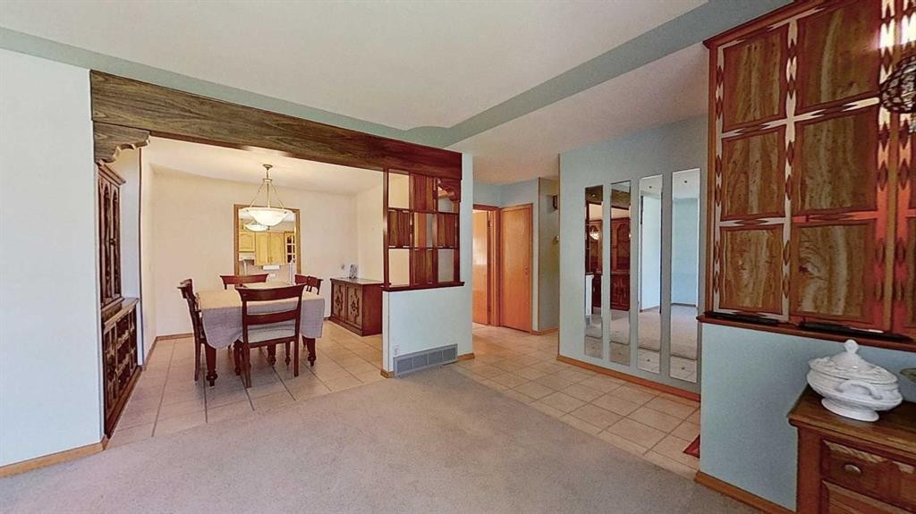 47 Montrose Crescent Ne, Calgary, AB - Indoor