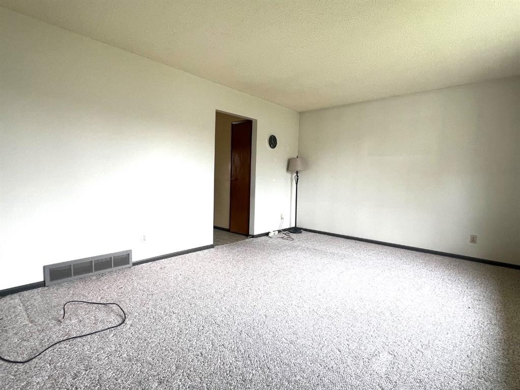 176 Huntchester Crescent Ne, Calgary, AB - Indoor Photo Showing Other Room