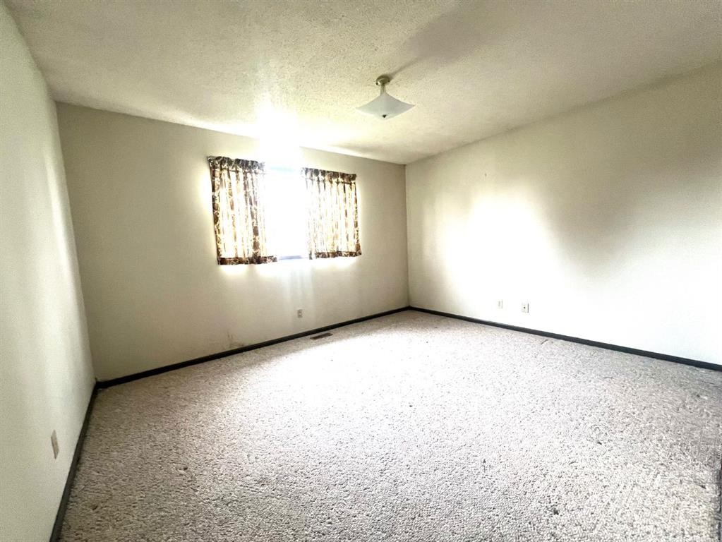 176 Huntchester Crescent Ne, Calgary, AB - Indoor Photo Showing Other Room