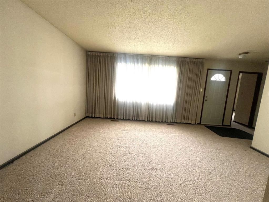 176 Huntchester Crescent Ne, Calgary, AB - Indoor Photo Showing Other Room