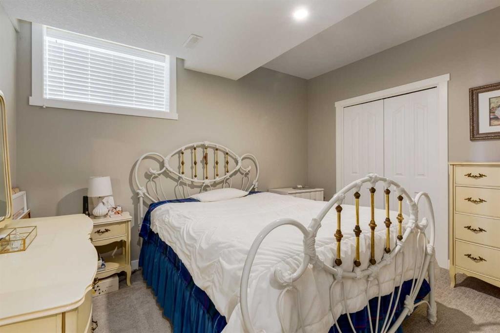 26 Eagleview Way, Cochrane, AB - Indoor Photo Showing Bedroom