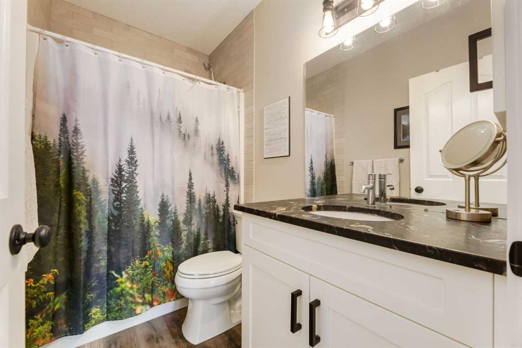 26 Eagleview Way, Cochrane, AB - Indoor Photo Showing Bathroom