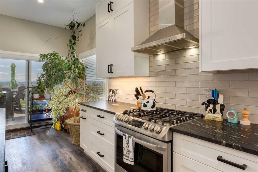 26 Eagleview Way, Cochrane, AB - Indoor Photo Showing Kitchen With Upgraded Kitchen