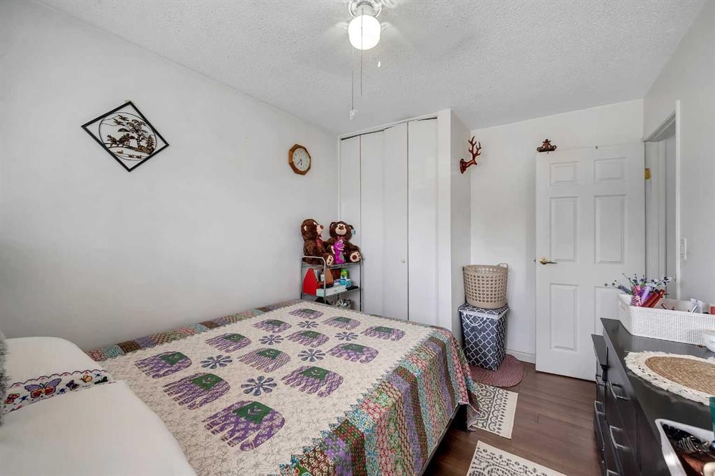 5848 Maddock Drive Ne, Calgary, AB - Indoor Photo Showing Bedroom