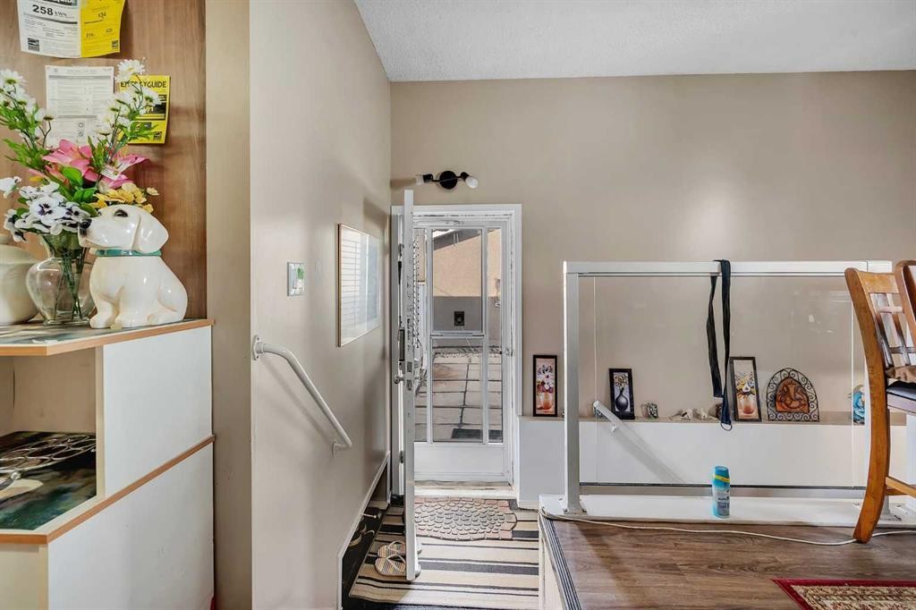 5848 Maddock Drive Ne, Calgary, AB - Indoor Photo Showing Other Room