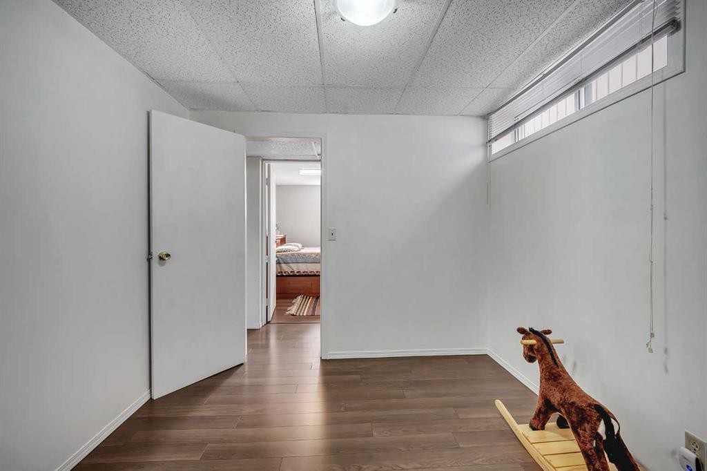 5848 Maddock Drive Ne, Calgary, AB - Indoor Photo Showing Other Room