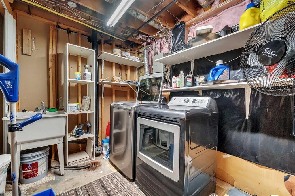 5848 Maddock Drive Ne, Calgary, AB - Indoor Photo Showing Laundry Room