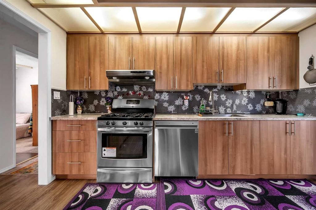 5848 Maddock Drive Ne, Calgary, AB - Indoor Photo Showing Kitchen