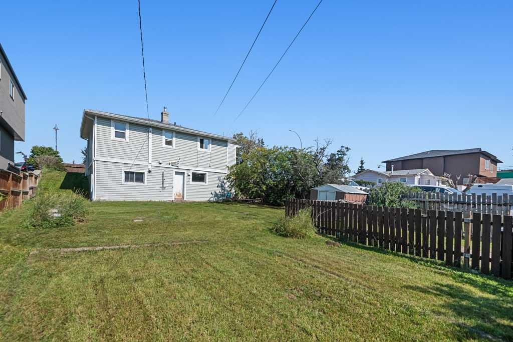 4503 Bowness Road Nw, Calgary, AB - Outdoor With Backyard