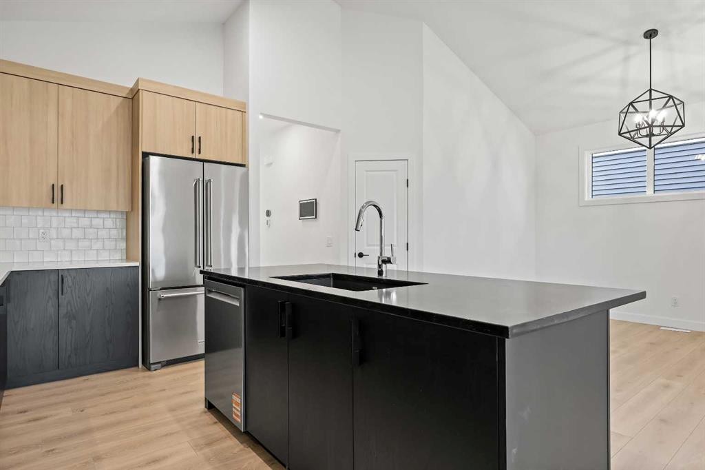 116 Mitchell Walk Nw, Calgary, AB - Indoor Photo Showing Kitchen With Upgraded Kitchen