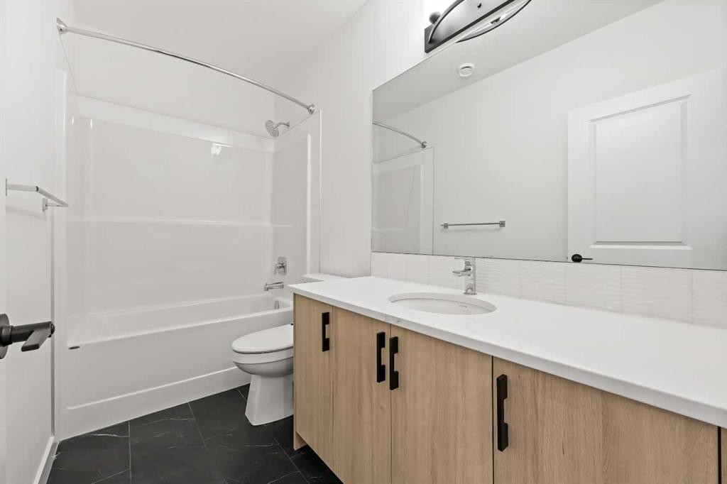 116 Mitchell Walk Nw, Calgary, AB - Indoor Photo Showing Bathroom