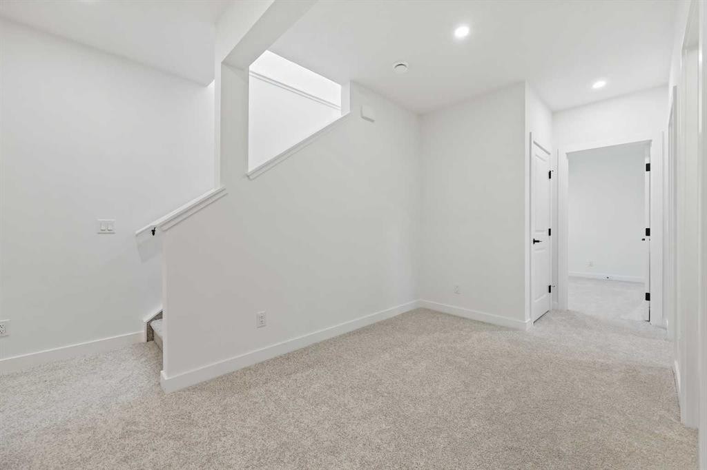 116 Mitchell Walk Nw, Calgary, AB - Indoor Photo Showing Other Room