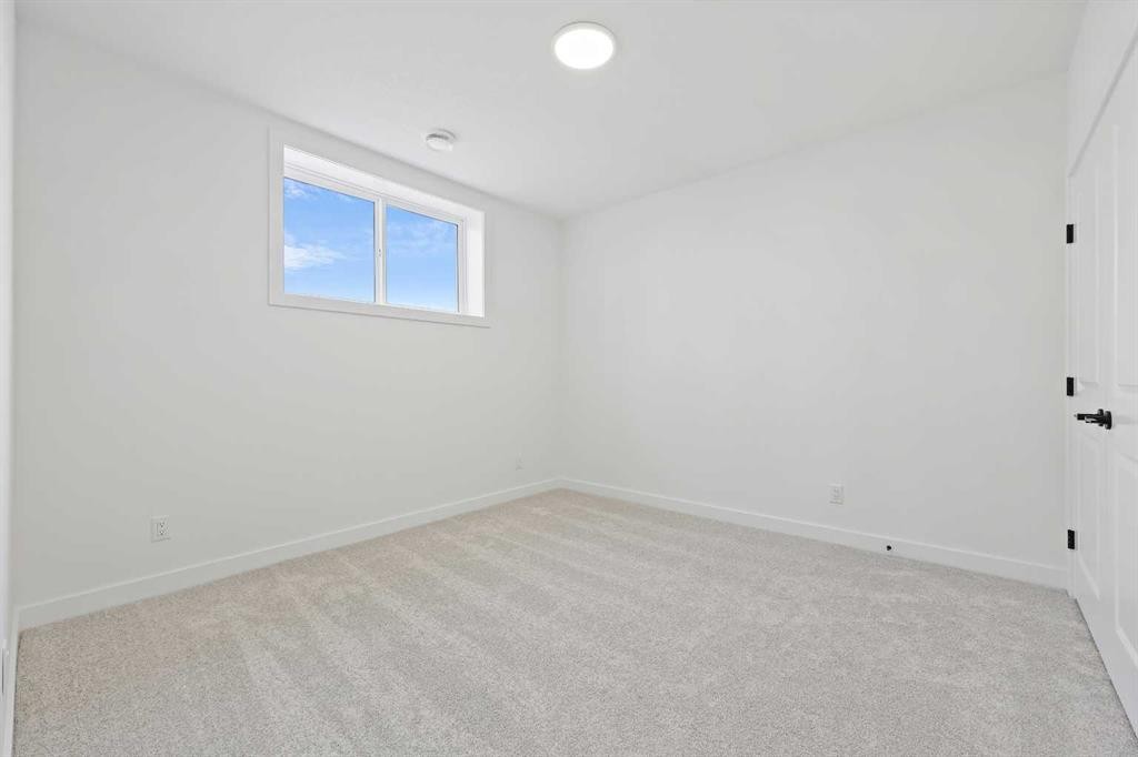 116 Mitchell Walk Nw, Calgary, AB - Indoor Photo Showing Other Room