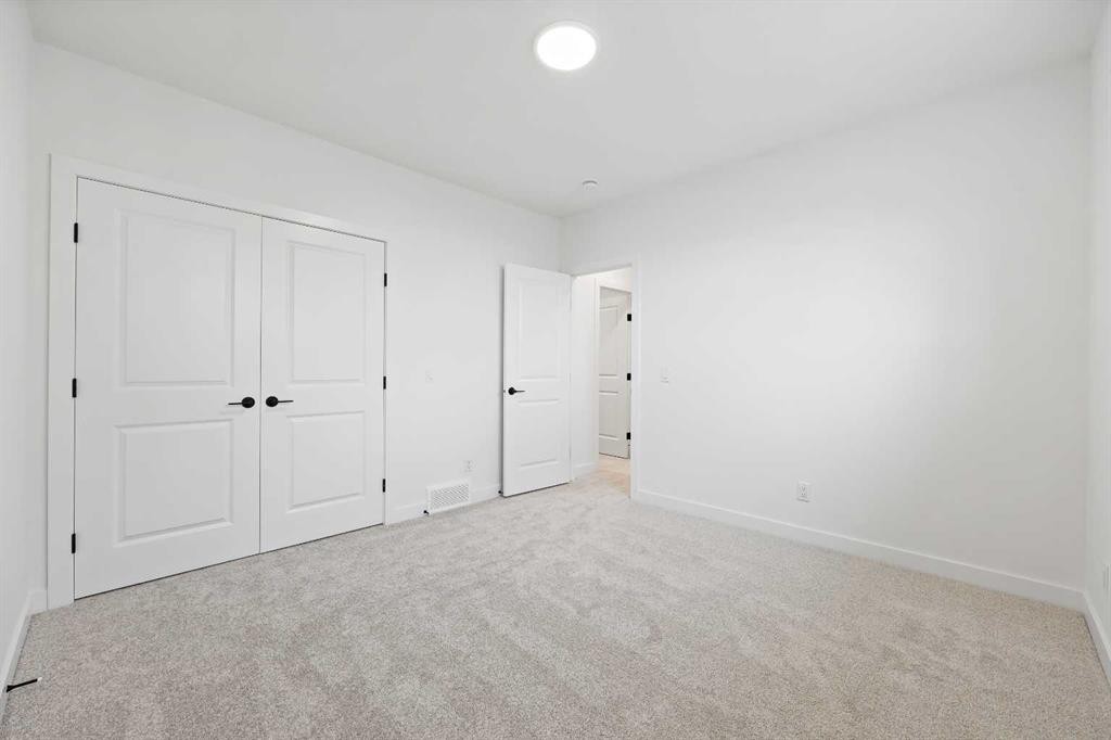 116 Mitchell Walk Nw, Calgary, AB - Indoor Photo Showing Other Room
