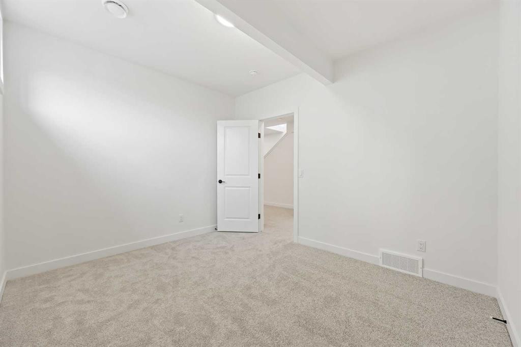 116 Mitchell Walk Nw, Calgary, AB - Indoor Photo Showing Other Room