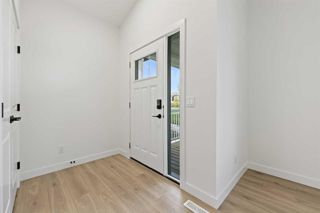 116 Mitchell Walk Nw, Calgary, AB - Indoor Photo Showing Other Room