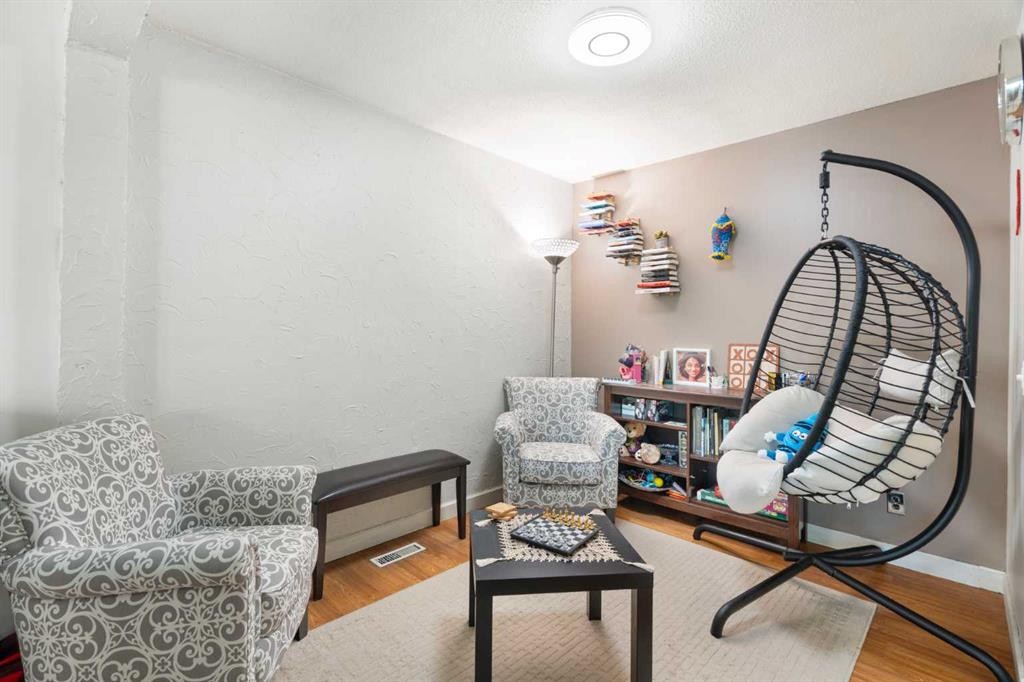 3212 Dover Crescent Se, Calgary, AB - Indoor