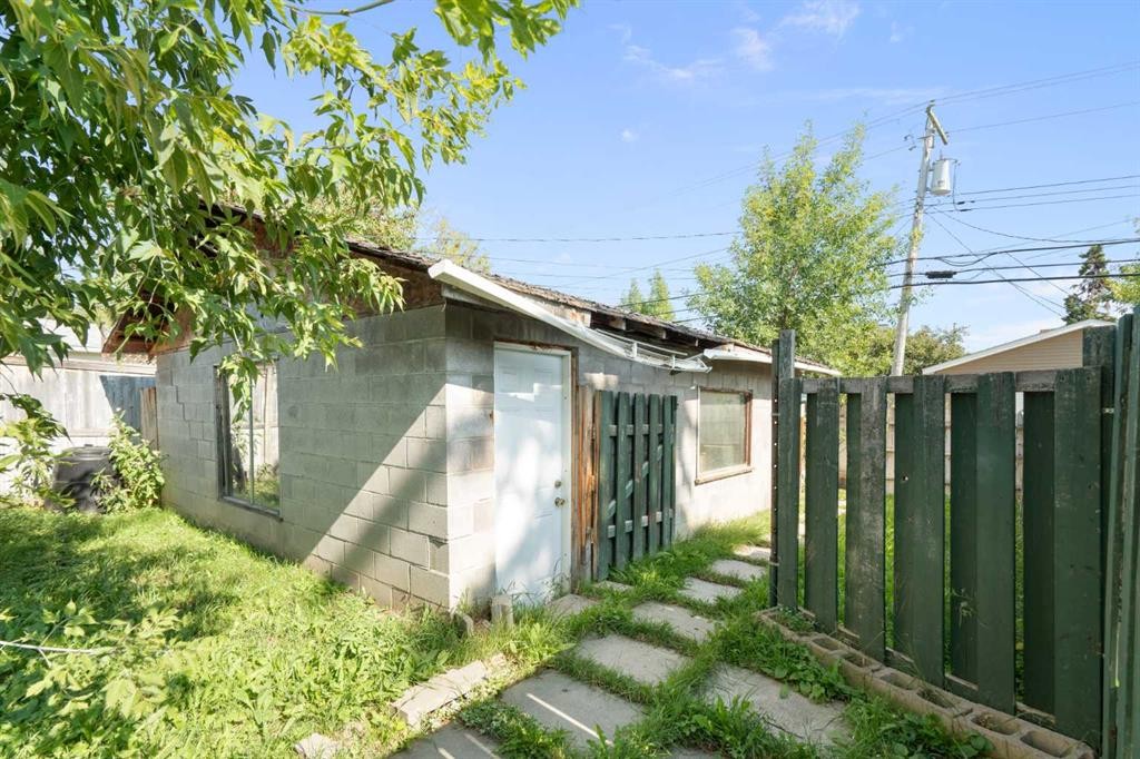 3212 Dover Crescent Se, Calgary, AB - Outdoor