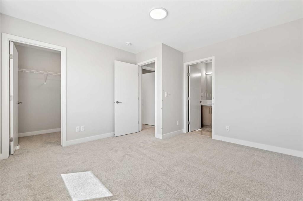 7023 Rangeview Avenue Se, Calgary, AB - Indoor