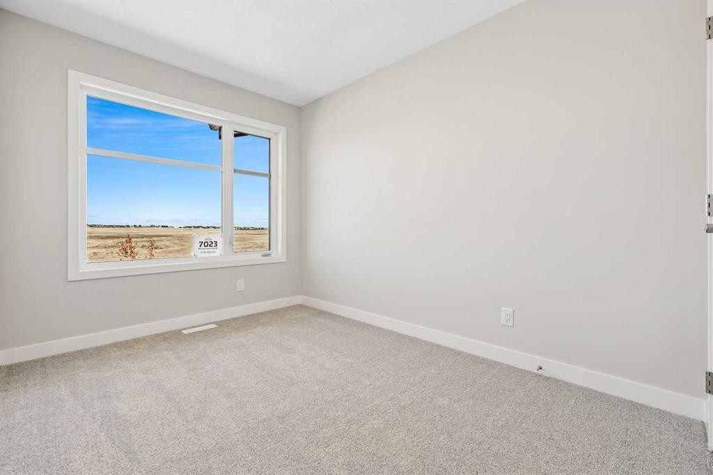 7023 Rangeview Avenue Se, Calgary, AB - Indoor Photo Showing Other Room