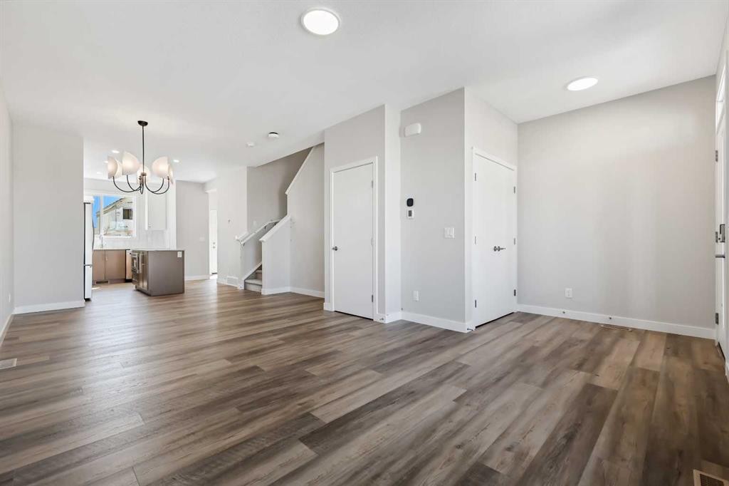 7023 Rangeview Avenue Se, Calgary, AB - Indoor