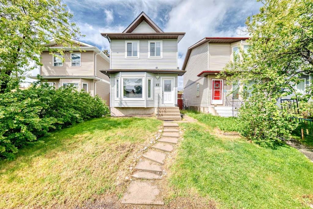 42 Taraglen Road Ne, Calgary, AB - Outdoor With Facade