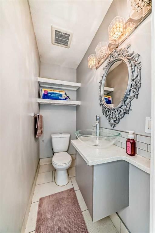 42 Taraglen Road Ne, Calgary, AB - Indoor Photo Showing Bathroom