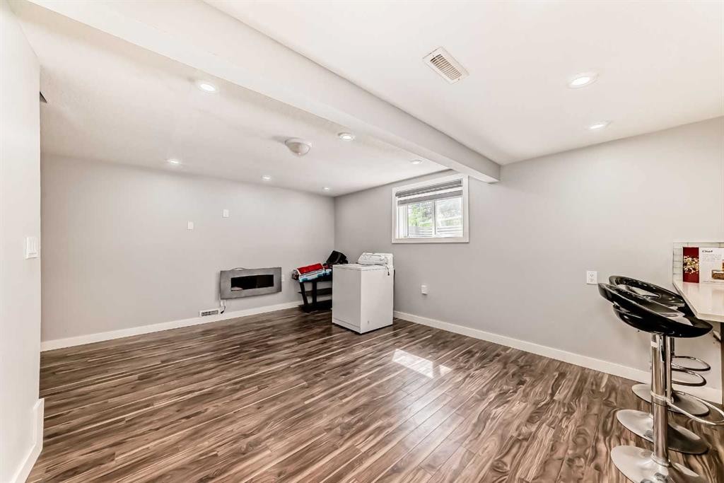42 Taraglen Road Ne, Calgary, AB - Indoor Photo Showing Other Room