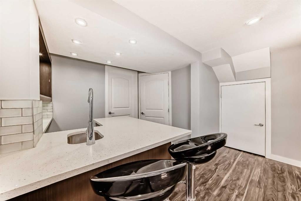 42 Taraglen Road Ne, Calgary, AB - Indoor Photo Showing Other Room