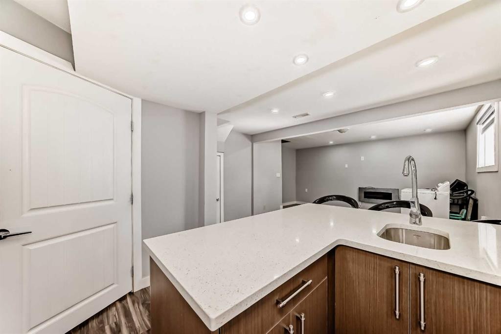 42 Taraglen Road Ne, Calgary, AB - Indoor Photo Showing Kitchen