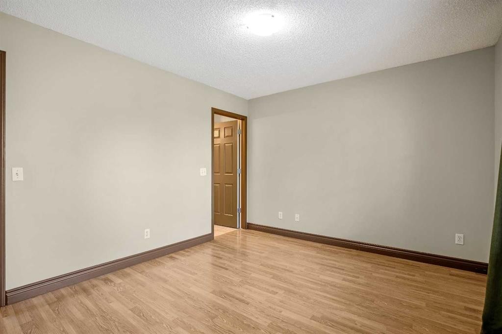 5 Country Village Landing Ne, Calgary, AB - Indoor Photo Showing Other Room