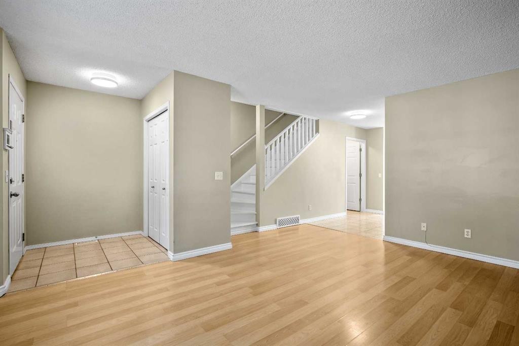 5 Country Village Landing Ne, Calgary, AB - Indoor Photo Showing Other Room