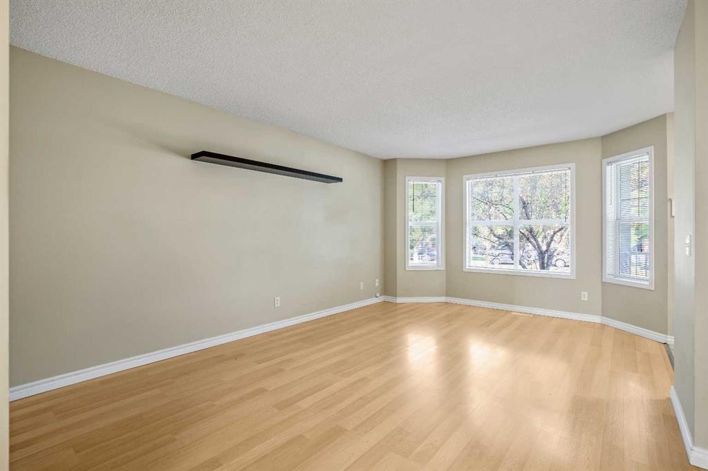 5 Country Village Landing Ne, Calgary, AB - Indoor Photo Showing Other Room