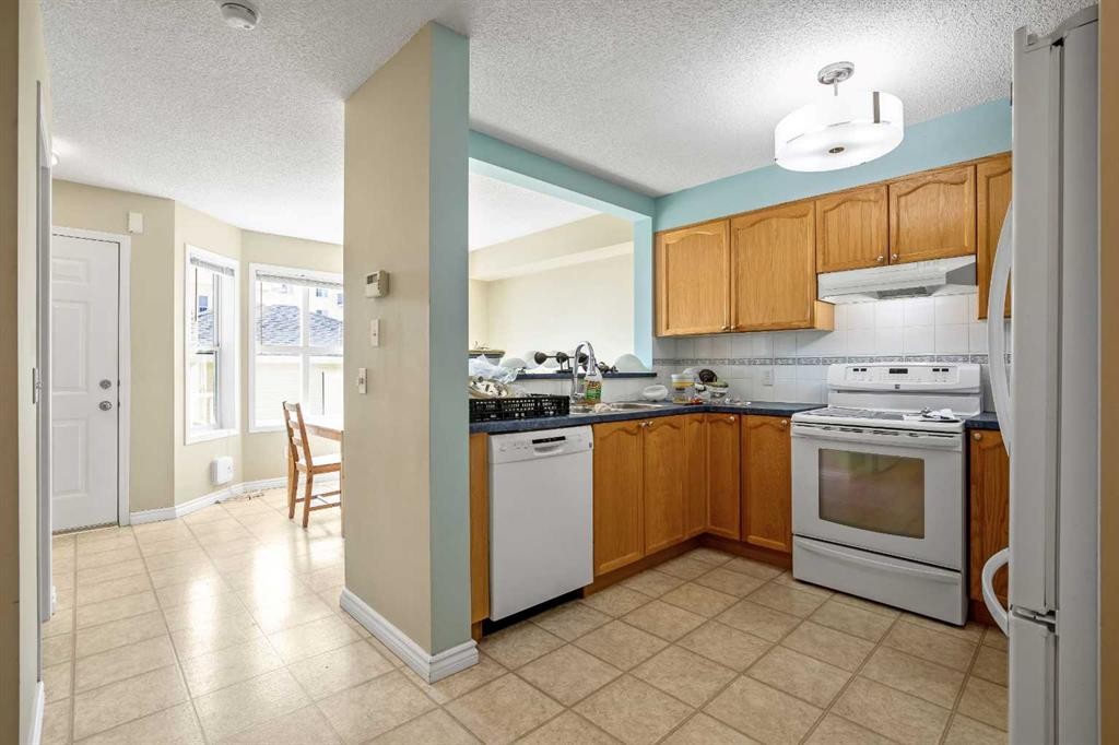5 Country Village Landing Ne, Calgary, AB - Indoor Photo Showing Kitchen With Double Sink