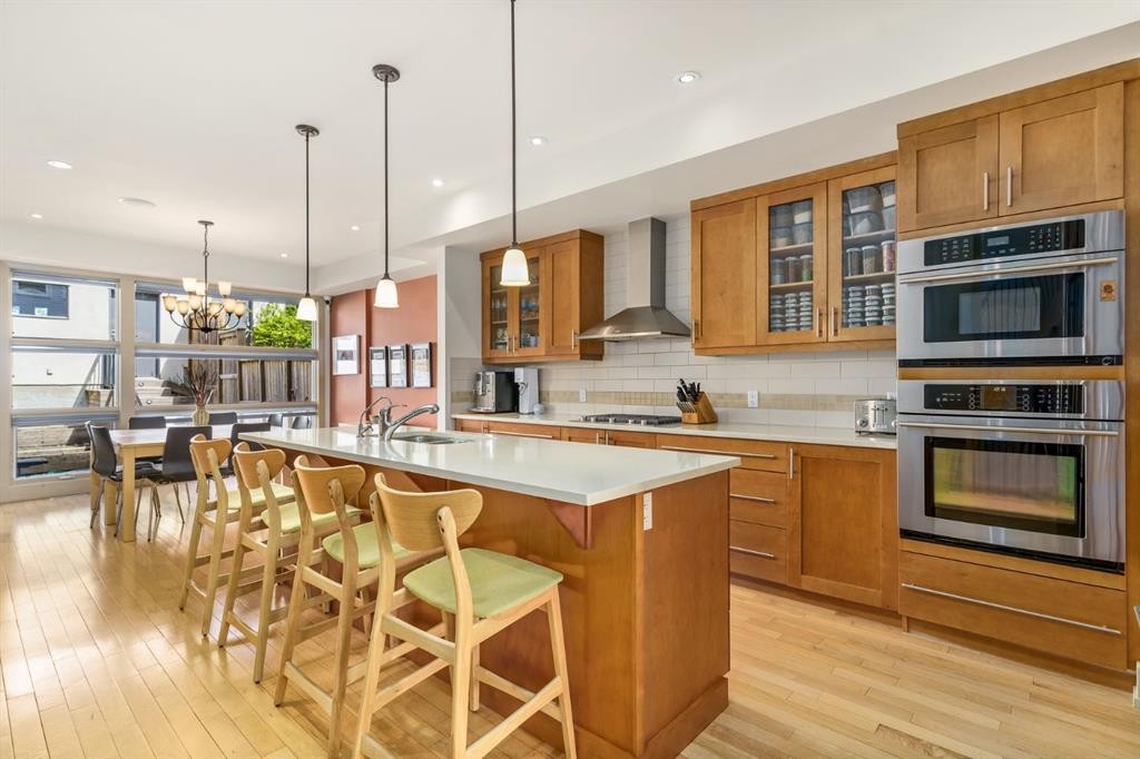 2134 30 Avenue Sw, Calgary, AB - Indoor Photo Showing Kitchen With Stainless Steel Kitchen With Double Sink With Upgraded Kitchen