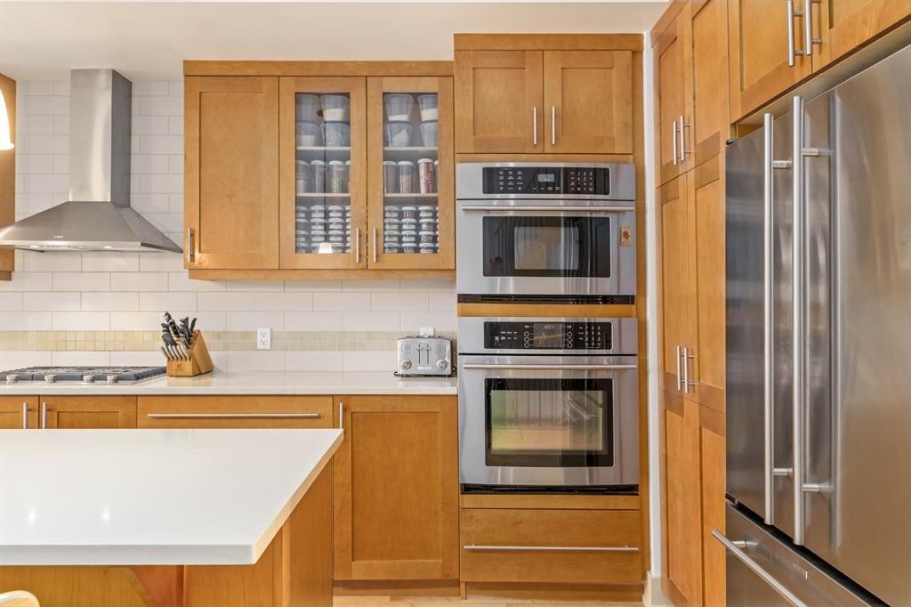 2134 30 Avenue Sw, Calgary, AB - Indoor Photo Showing Kitchen With Stainless Steel Kitchen