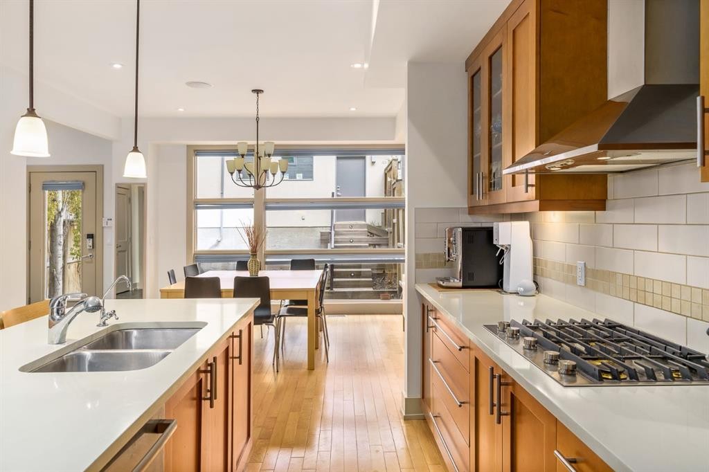 2134 30 Avenue Sw, Calgary, AB - Indoor Photo Showing Kitchen With Double Sink With Upgraded Kitchen