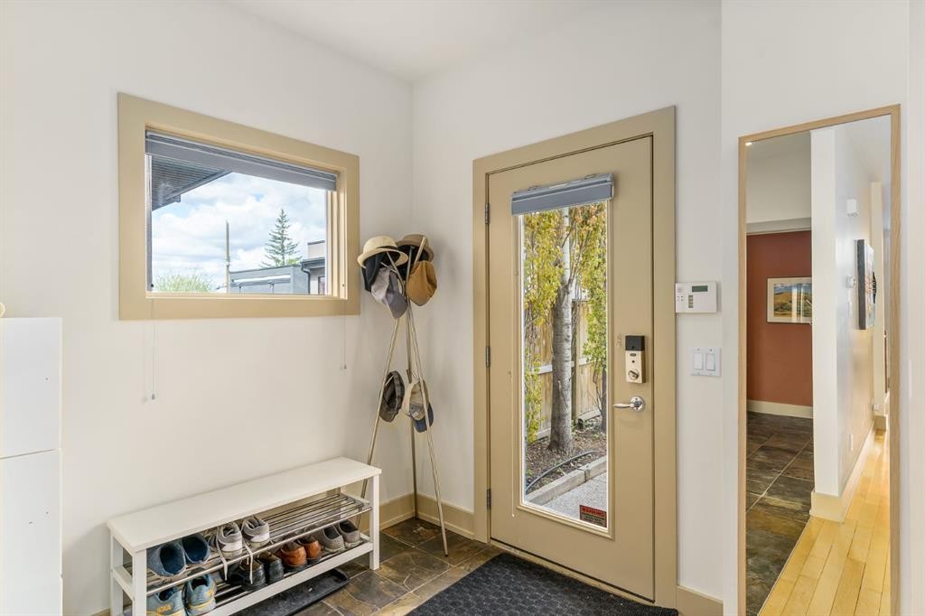 2134 30 Avenue Sw, Calgary, AB - Indoor Photo Showing Other Room