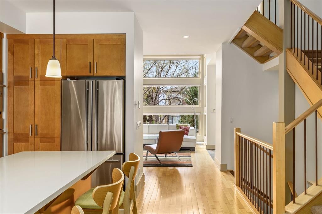 2134 30 Avenue Sw, Calgary, AB - Indoor