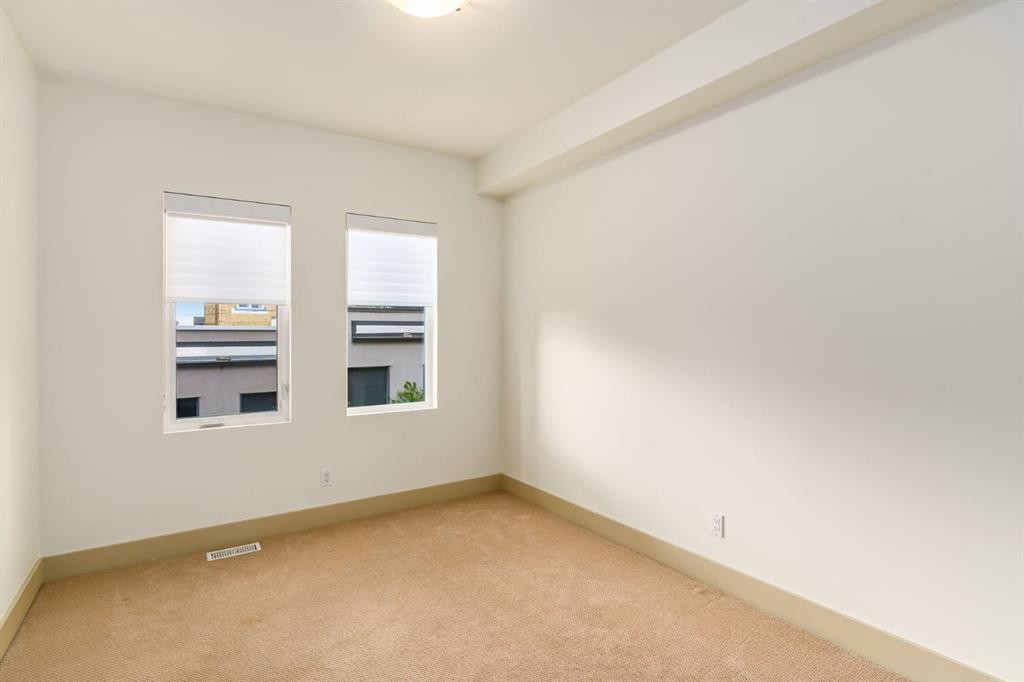 2134 30 Avenue Sw, Calgary, AB - Indoor Photo Showing Other Room