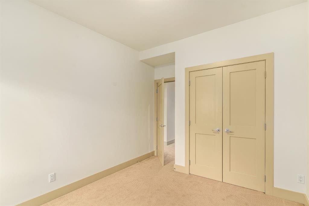 2134 30 Avenue Sw, Calgary, AB - Indoor Photo Showing Other Room
